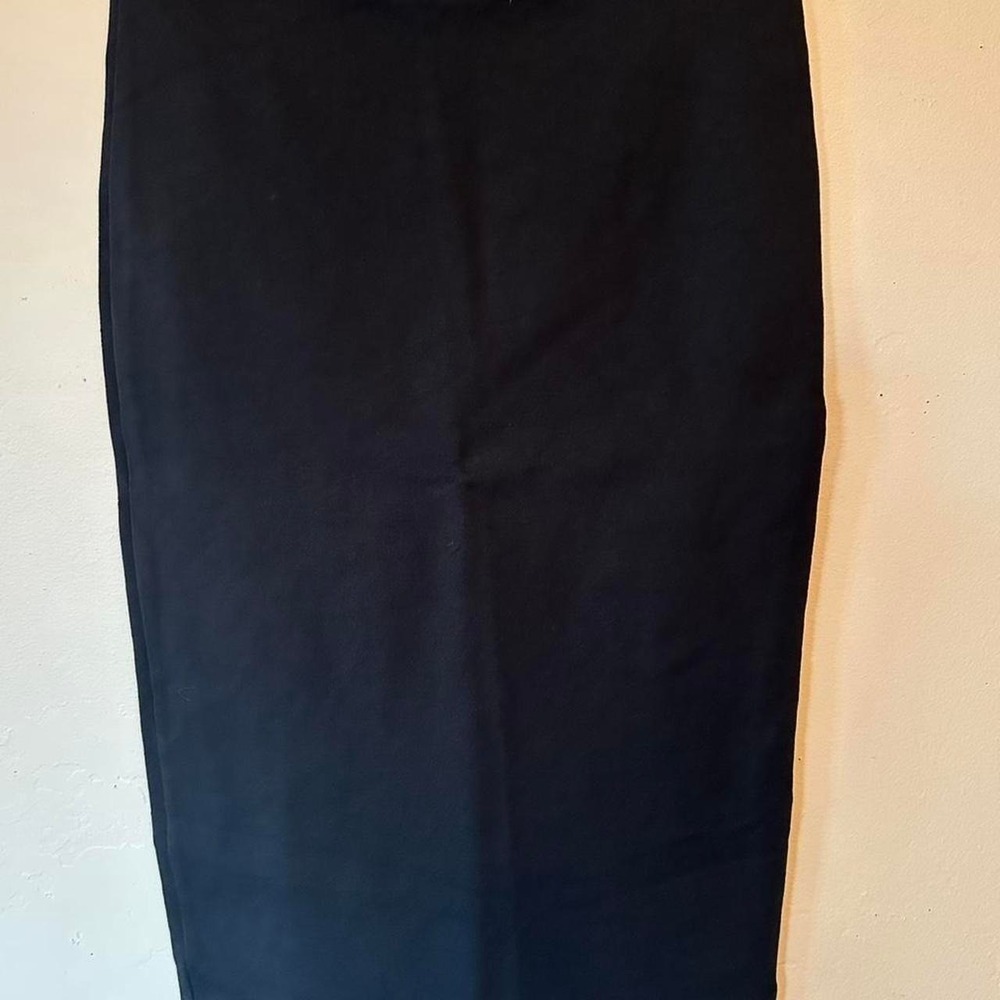 Black‎ midi skirt with elastic waistband. Pencil skirt. Rayon, nylon & spandex